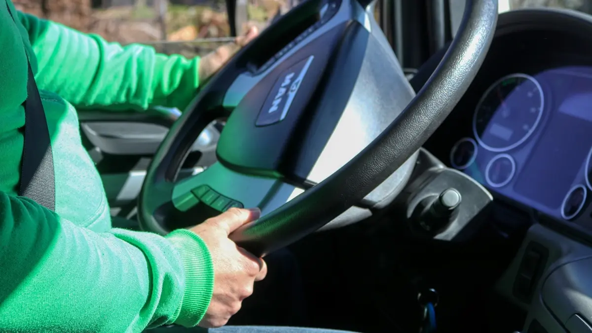 Fábrica de Aparecida é condenada por descontar seguro de vida obrigatório de motoristas