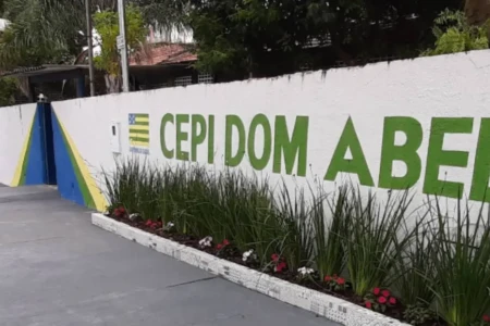 Fachada do Colégio Estadual Dom Abel, em Goiânia