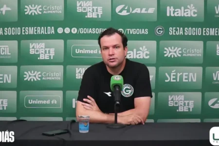 Daniel Paulista reconhece falhas ofensivas e cobra reação imediata do elenco