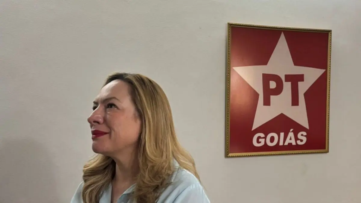 Foto mostra deputada e presidente do PT Goiás, Adriana Accorsi
