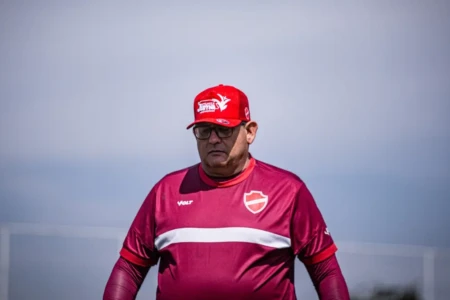 Guto Ferreira valoriza empate fora de casa e projeta próximo desafio pela Série B: “Cada jogo é uma final”