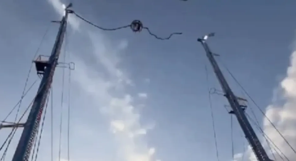 Cabo de brinquedo ‘estilingue humano’ se rompe e crianças ficam feridas