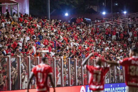 Torcida do Vila Nova no OBA