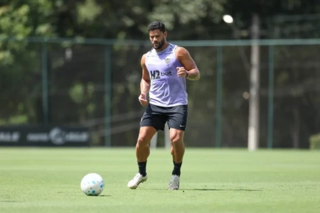 Hulk em treino pelo Atlético-MG