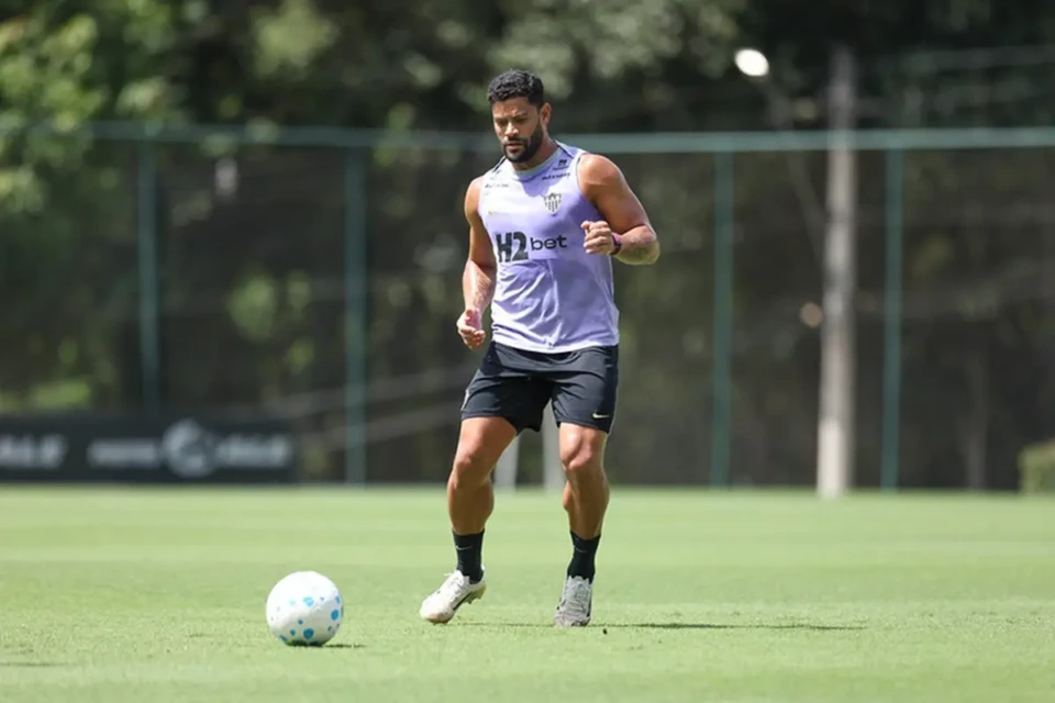 Hulk em treino pelo Atlético-MG