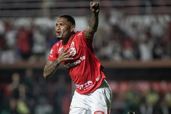 Éric Davis em passagem pelo Vila Nova