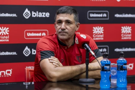 Atlético cai diante do Gama e técnico já projeta sequência na Série B