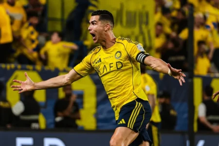 Cristiano Ronaldo em partida pelo Al-Nassr