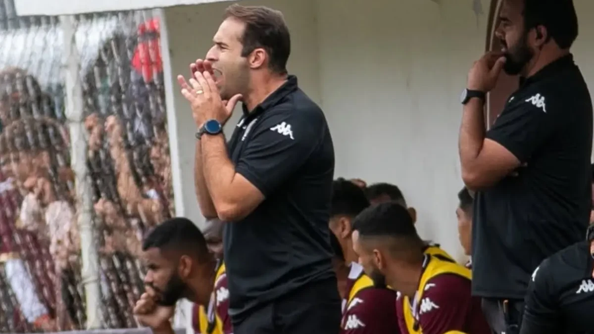 Thiago Carvalho durante jogo do Juventus