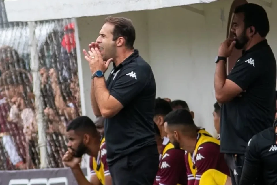 Thiago Carvalho durante jogo do Juventus