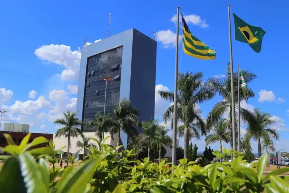 Goiânia autoriza contratação emergencial de R$ 62,6 milhões para locação veículos por 6 meses