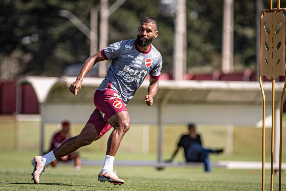 Willian Maranhão em treino pelo Vila Nova