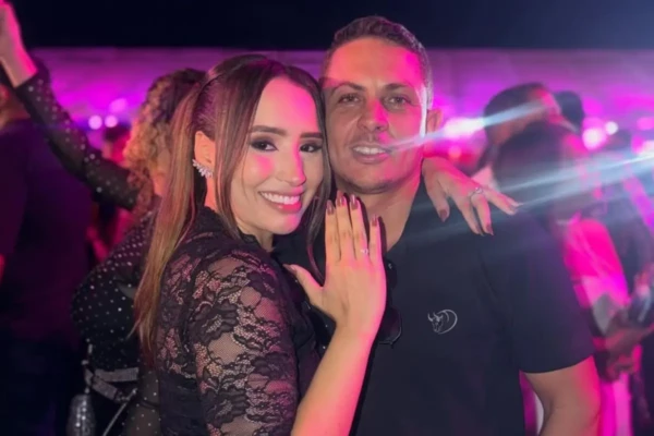 Jamilly Vitória exibe anel de casamento dado por Marcos Vinícius (Foto: Instagram)