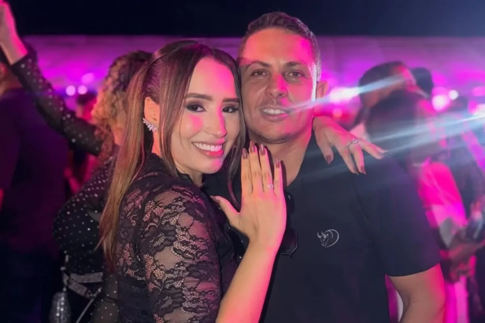 Jamilly Vitória exibe anel de casamento dado por Marcos Vinícius (Foto: Instagram)