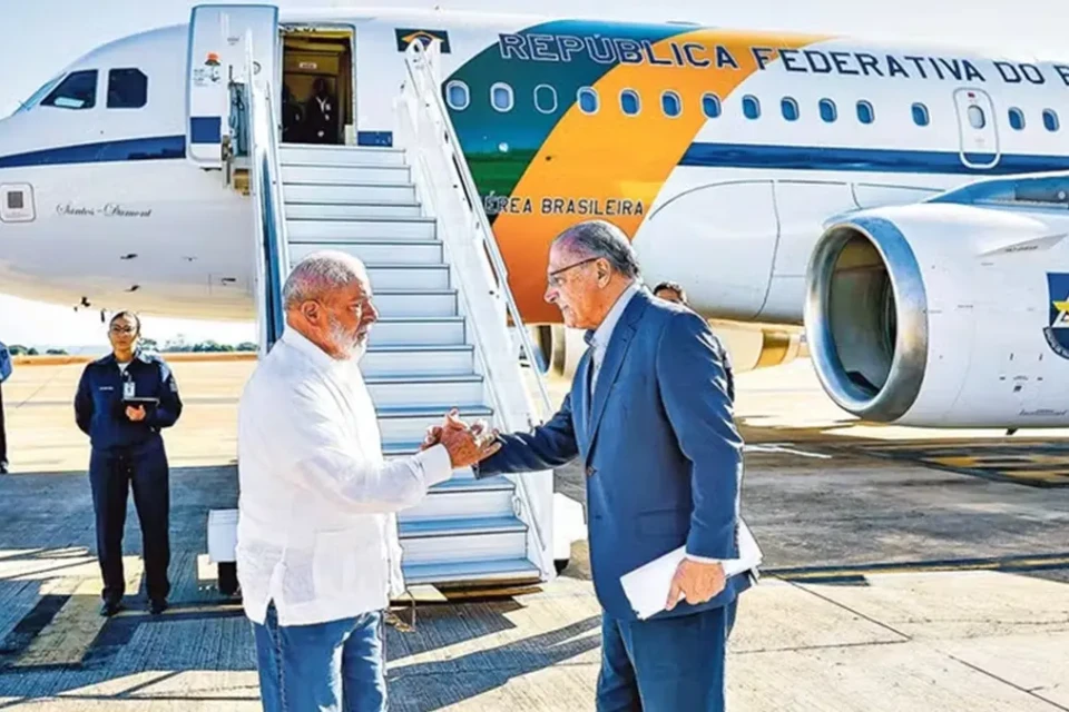 Deputado quer voos da FAB somente para presidente e vice