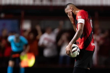 Gustavo Coutinho lamenta Atlético
