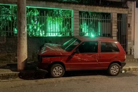 Após levar soco em briga no trânsito, motorista perde controle, bate carro e morre em BH Edmilson Rodrigues discutiu com motociclistas
