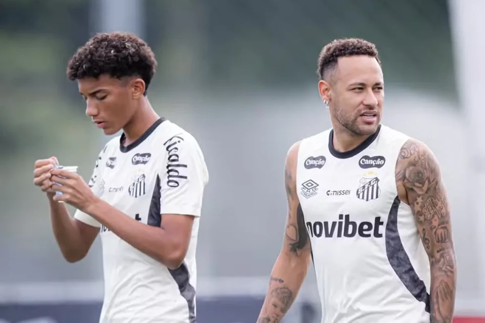 Neymar e Robinho Jr. em treino do Santos