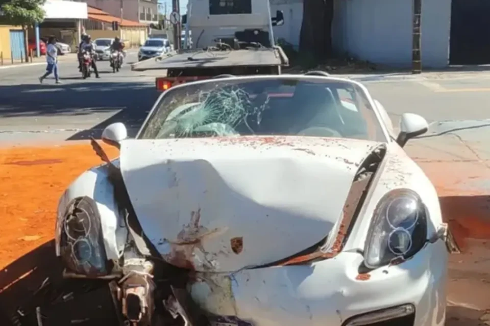 Justiça concede medida protetiva a passageira de Porsche que atingiu Cmei em Goiânia