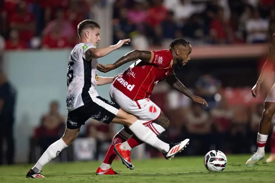 Partida entre Vila Nova e Athletic-MG na Série B