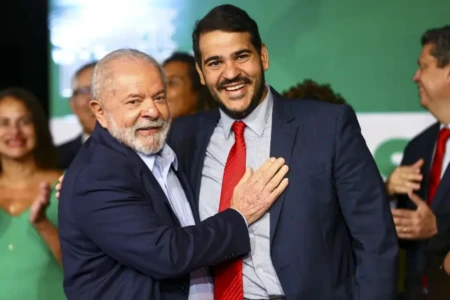 Lula pede que Messias permaneça no governo após ser rejeitado para o STF (Foto: Agência Brasil)