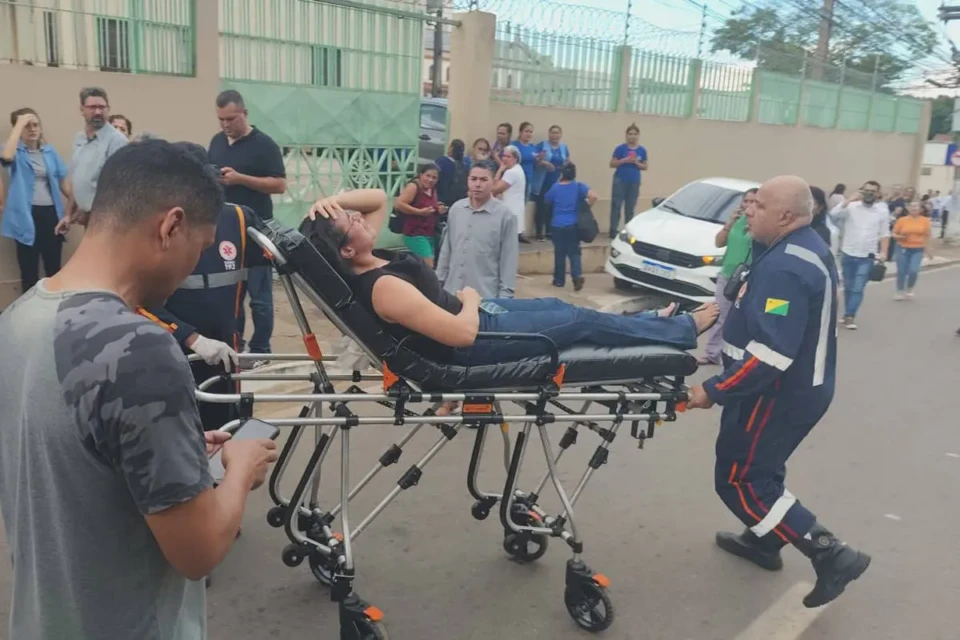 Ataque a tiros em escola deixa dois mortos e dois feridos no Acre Adolescente de 13 anos apreendido após abrir fogo em colégio de Rio Branco