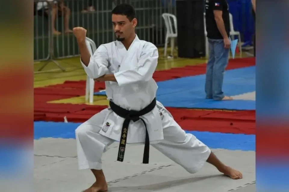 Vinicius Ferreira Cunha era professor de karatê - (Foto: reprodução/arquivo pessoal)