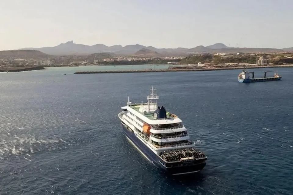 Saiba como será o resgate de passageiros no navio com hantavírus Quase 150 pessoas estão a bordo de cruzeiro em quarentena no Atlântico