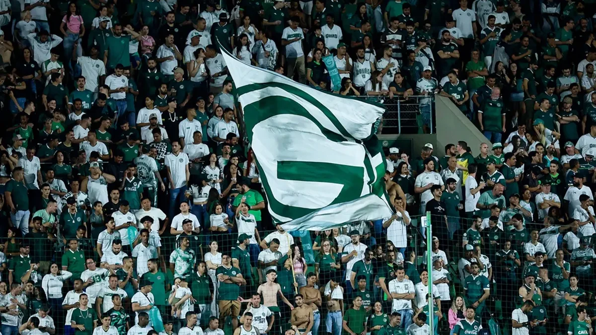 Torcida do Goiás na Serrinha