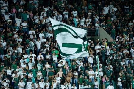 Torcida do Goiás na Serrinha