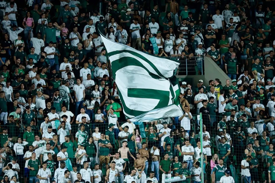 Torcida do Goiás na Serrinha