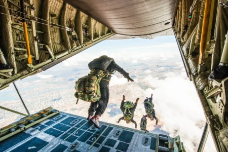 Paraquedistas do exército sofrem acidente durante salto em Anápolis