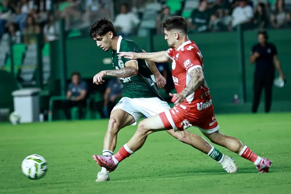 Partida entre Goiás e Vila Nova no início da temporada