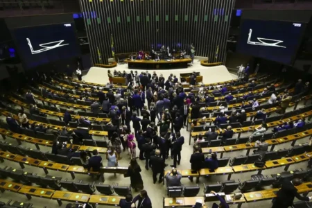 Imagem mostra plenário da Câmara dos Deputados, em Brasília