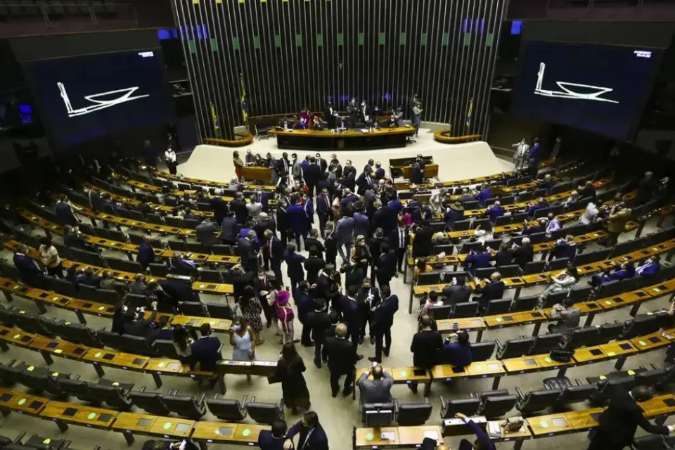 Imagem mostra plenário da Câmara dos Deputados, em Brasília