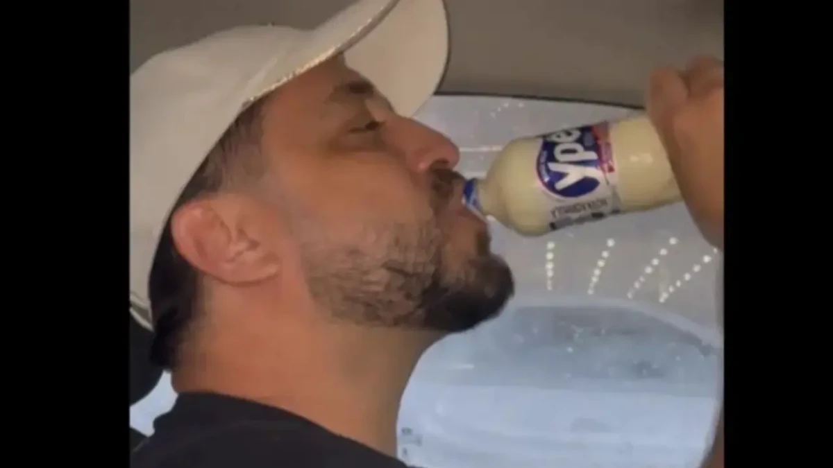 Homem publica vídeo mamando detergente Ypê: Pra você, petista assista Caso ocorre em meio à polêmica sobre produtos contaminados