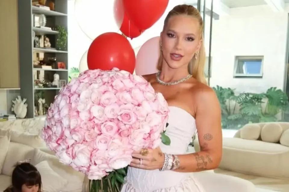 Vestido de R$ 3,5 mil de Virginia Fonseca gera polêmica; veja o motivo Roupa da namorada de Vini Jr. gerou debate na internet