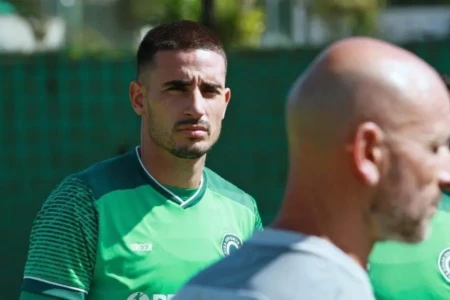 Thiago Galhardo relembra passagem pelo Goiás e faz duras críticas ao clube