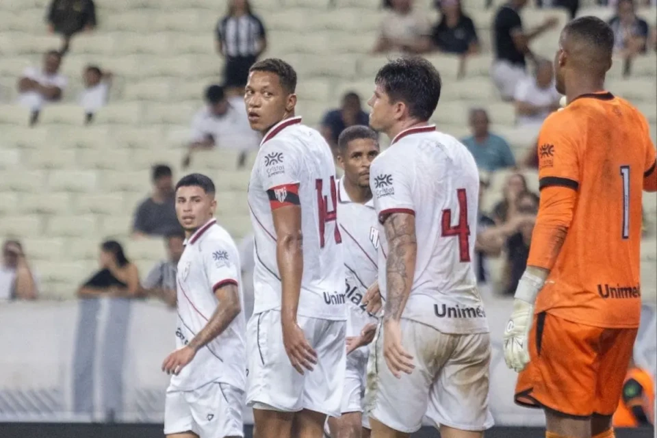 Adriano Martins em jogo do Atlético na Série B