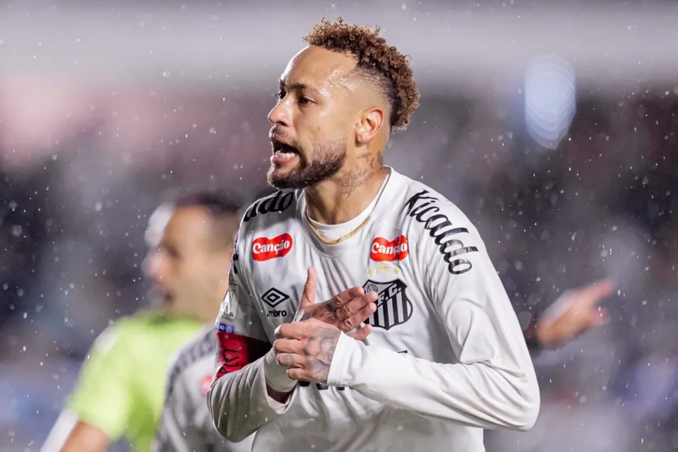 Neymar comemora gol pelo Santos