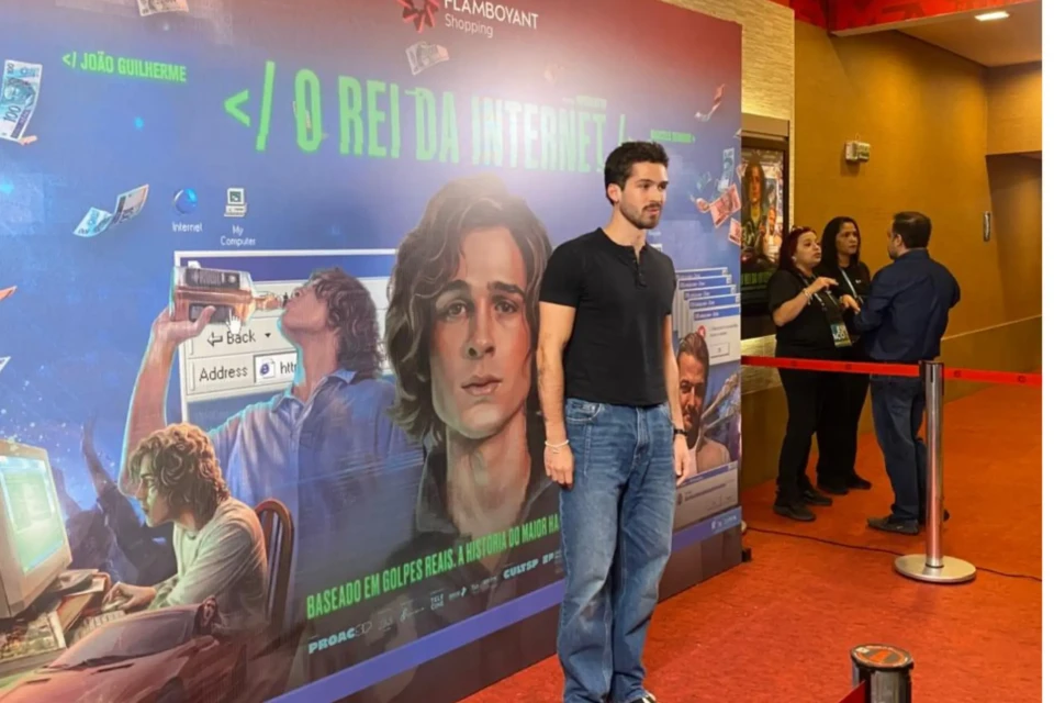 João Guilherme participa de pré-estreia de 'O Rei da Internet' em Goiânia; veja