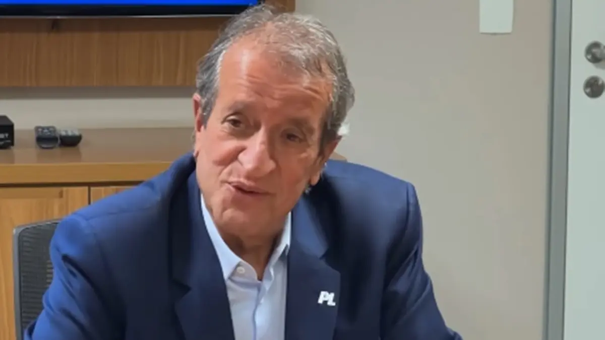 Valdemar defende Ciro Nogueira no palanque de Flávio Bolsonaro após operação da PF