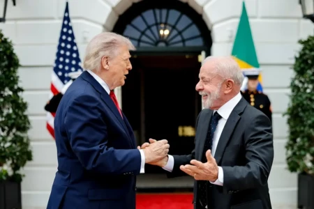 Lula usou celular de bilionário goiano para falar com Trump e destravar visita à Casa Branca