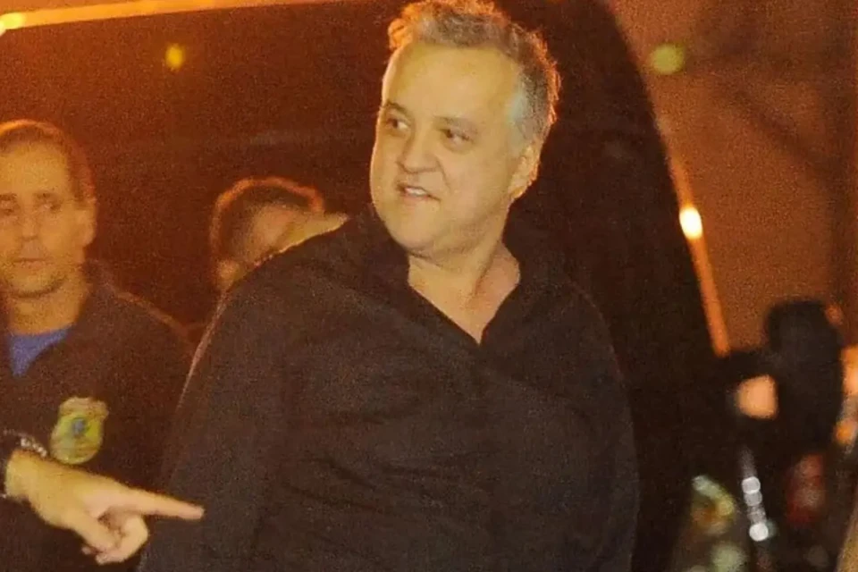 Carlinhos Cachoeira é preso pela PF em aeroporto de São Paulo (Foto: Reprodução)
