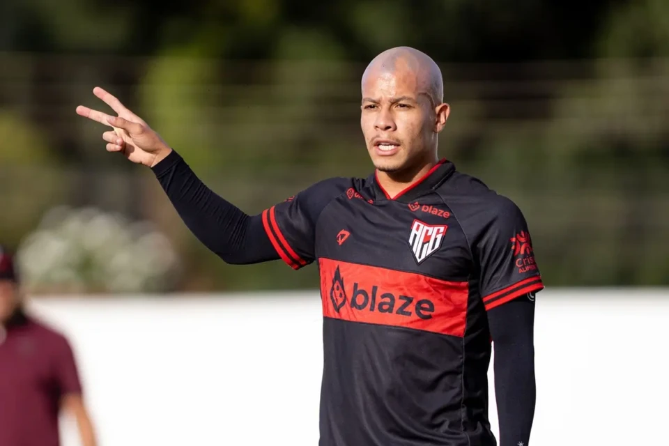Cristiano será titular no meio de campo do Atlético na Copa do Brasil