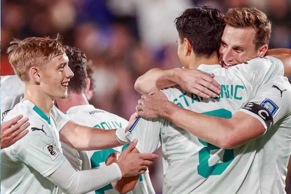 Jogadores na Nova Zelândia se abraçam: veja lista da Copa (Foto: Instagram)