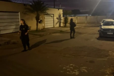 Policiais cumprindo mandados - (Foto: reprodução/PC)