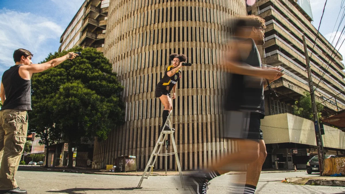 Teodoro estreia álbum com influências urbanas e referências à cena alternativa de Goiânia