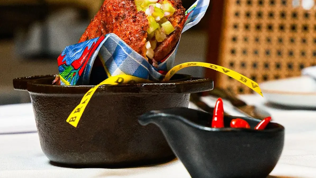 Chef goiana cria versão de acarajé com pamonha e ingredientes do Cerrado no Goiás Gastronomia