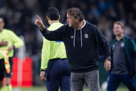 Cuca, treinador do Santos